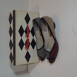 Vintage Piccolinos women's pumps. Size 8 all flaws shown in pictures. With box.